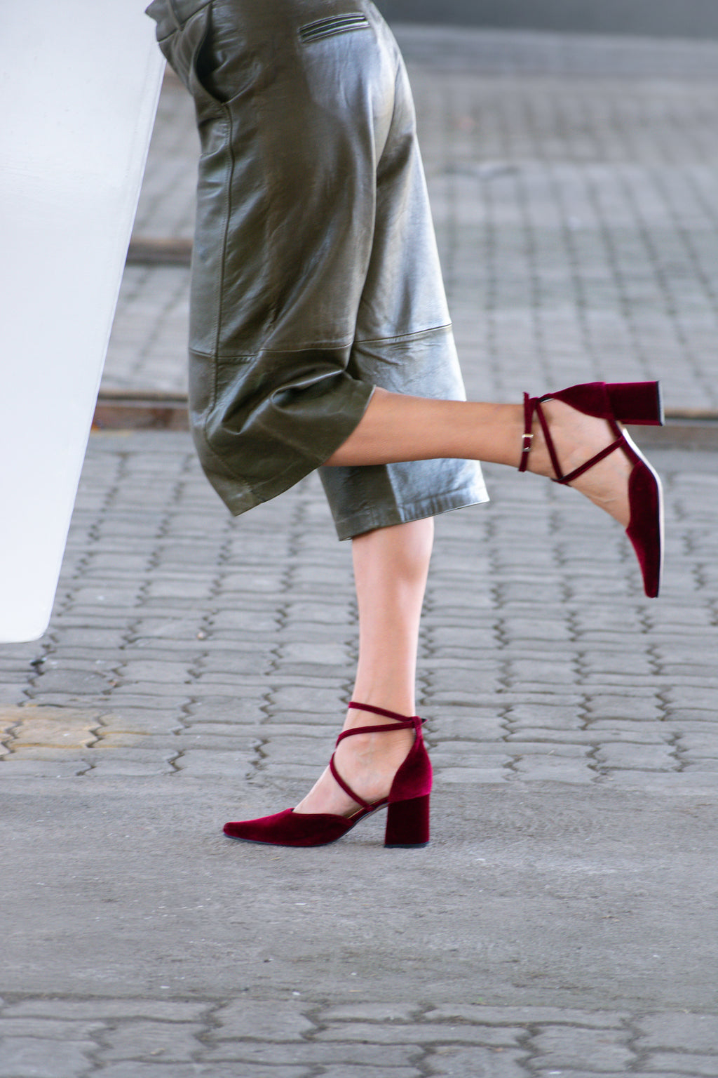 Tacón Victoria Terciopelo Burdeo