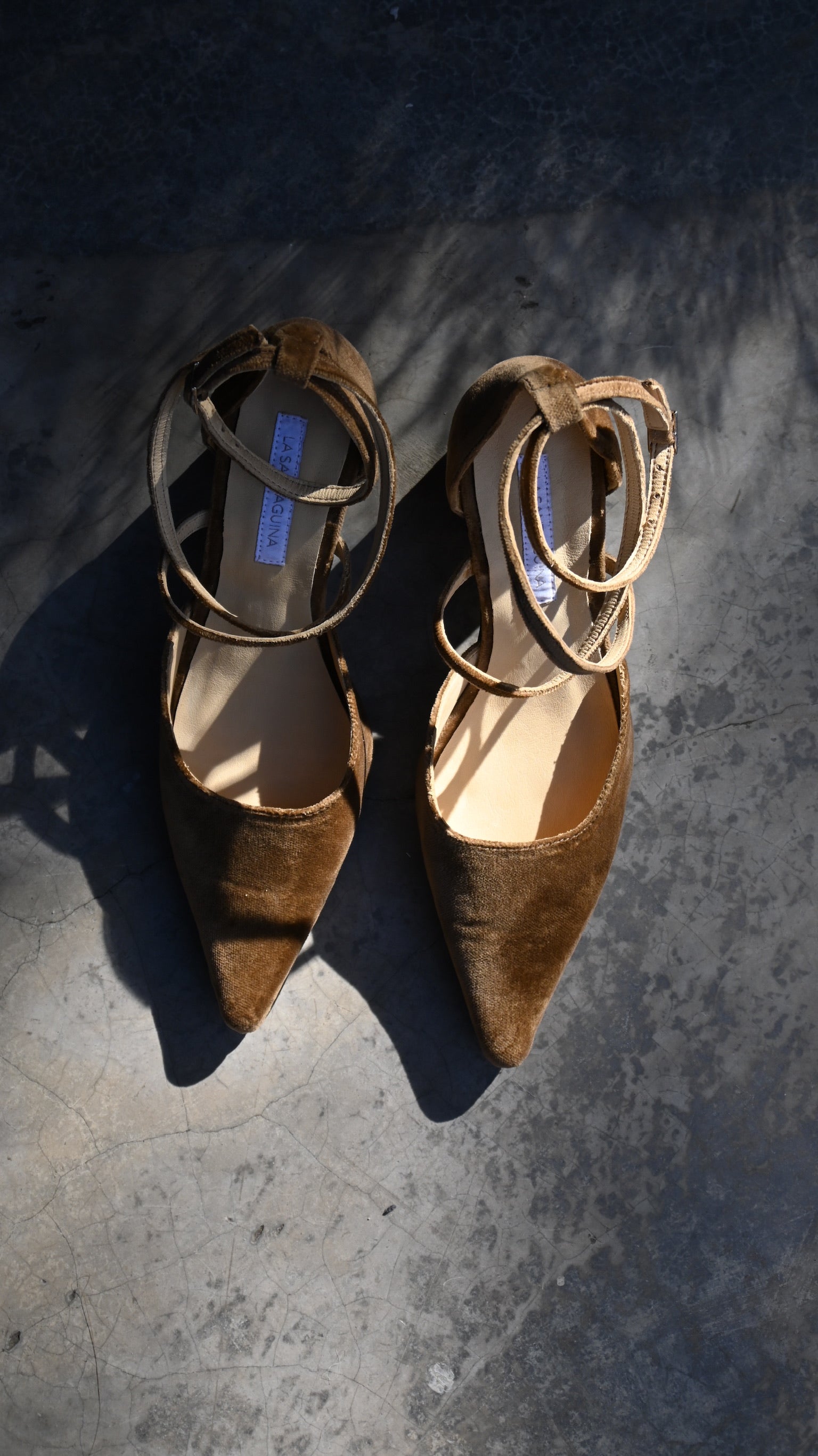 Tacón Victoria Terciopelo Caramelo