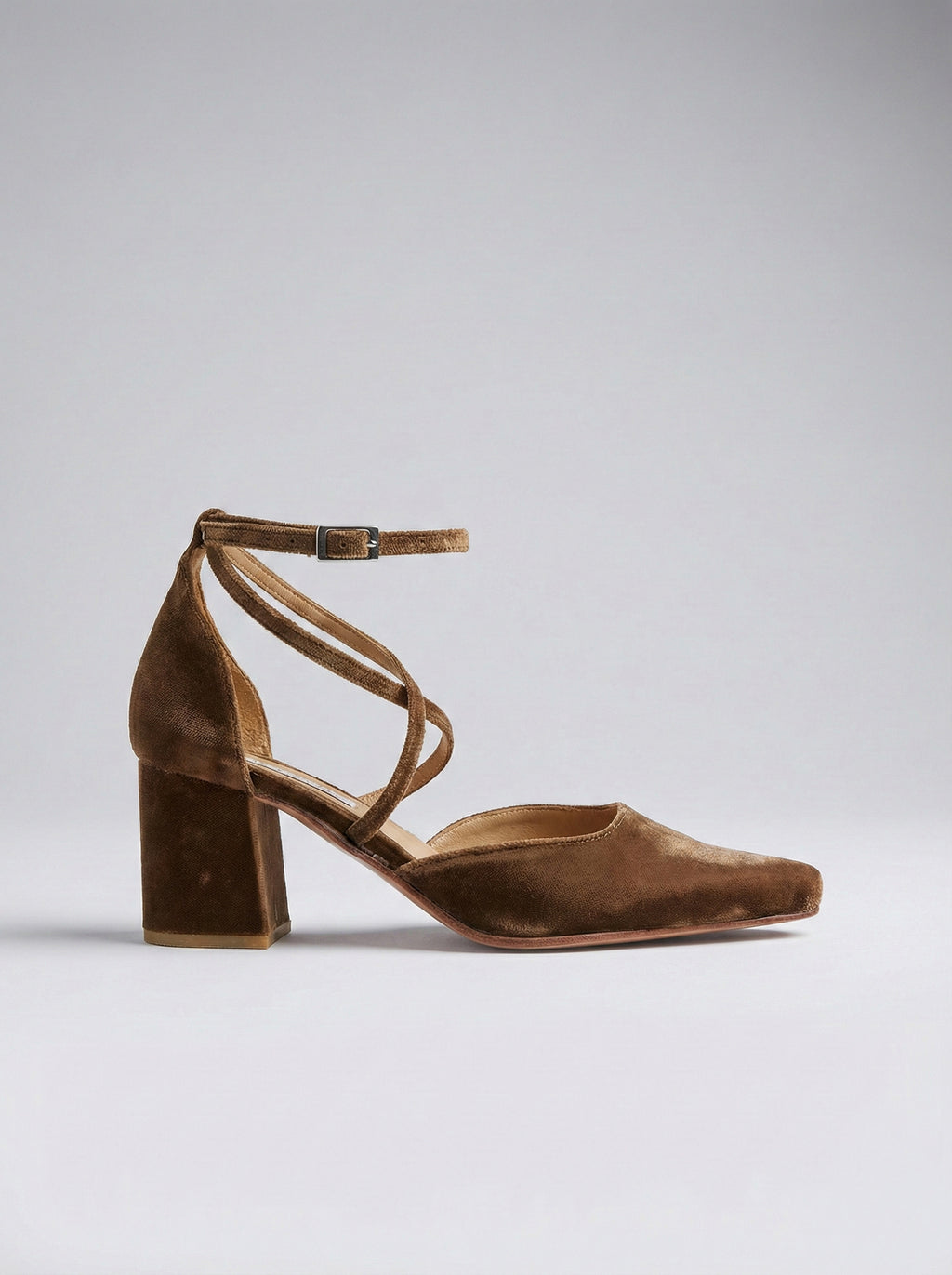 Tacón Victoria Terciopelo Caramelo