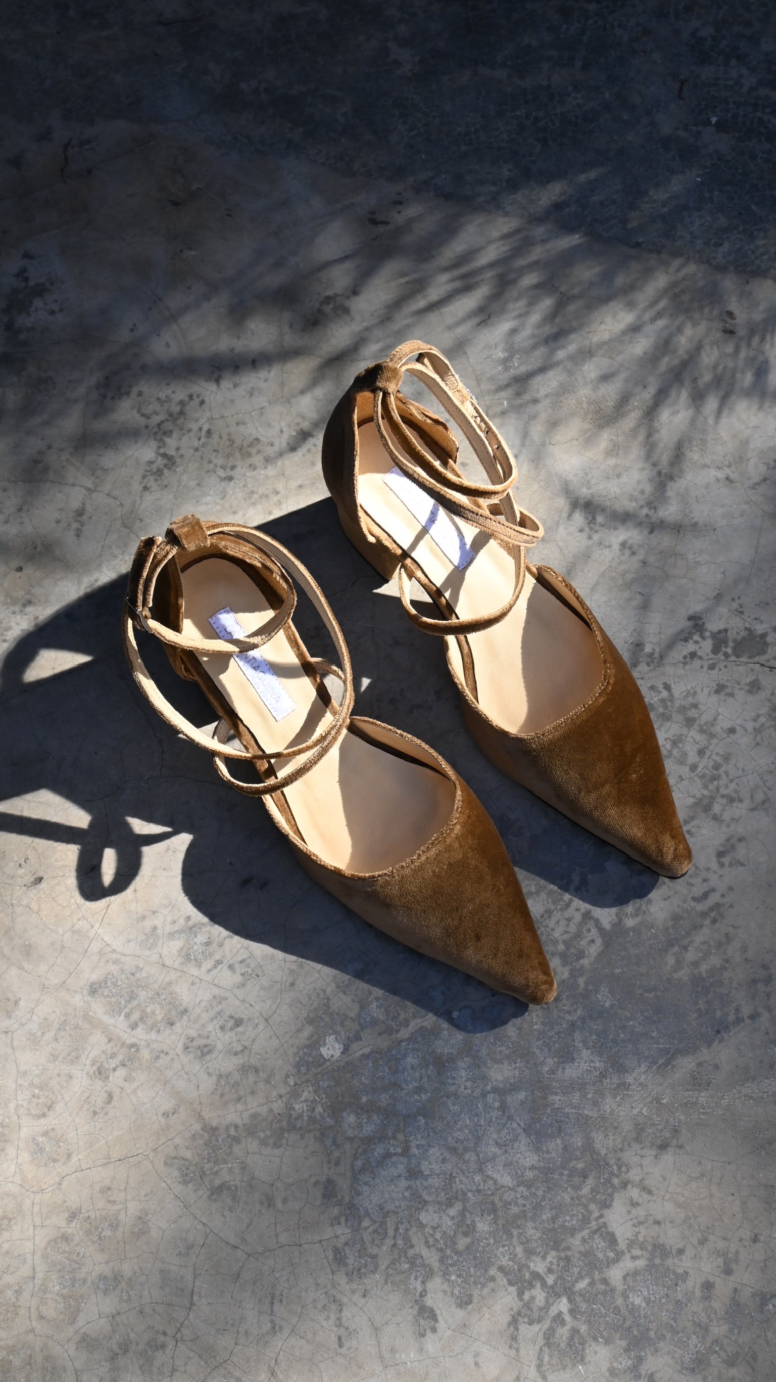 Tacón Victoria Terciopelo Caramelo