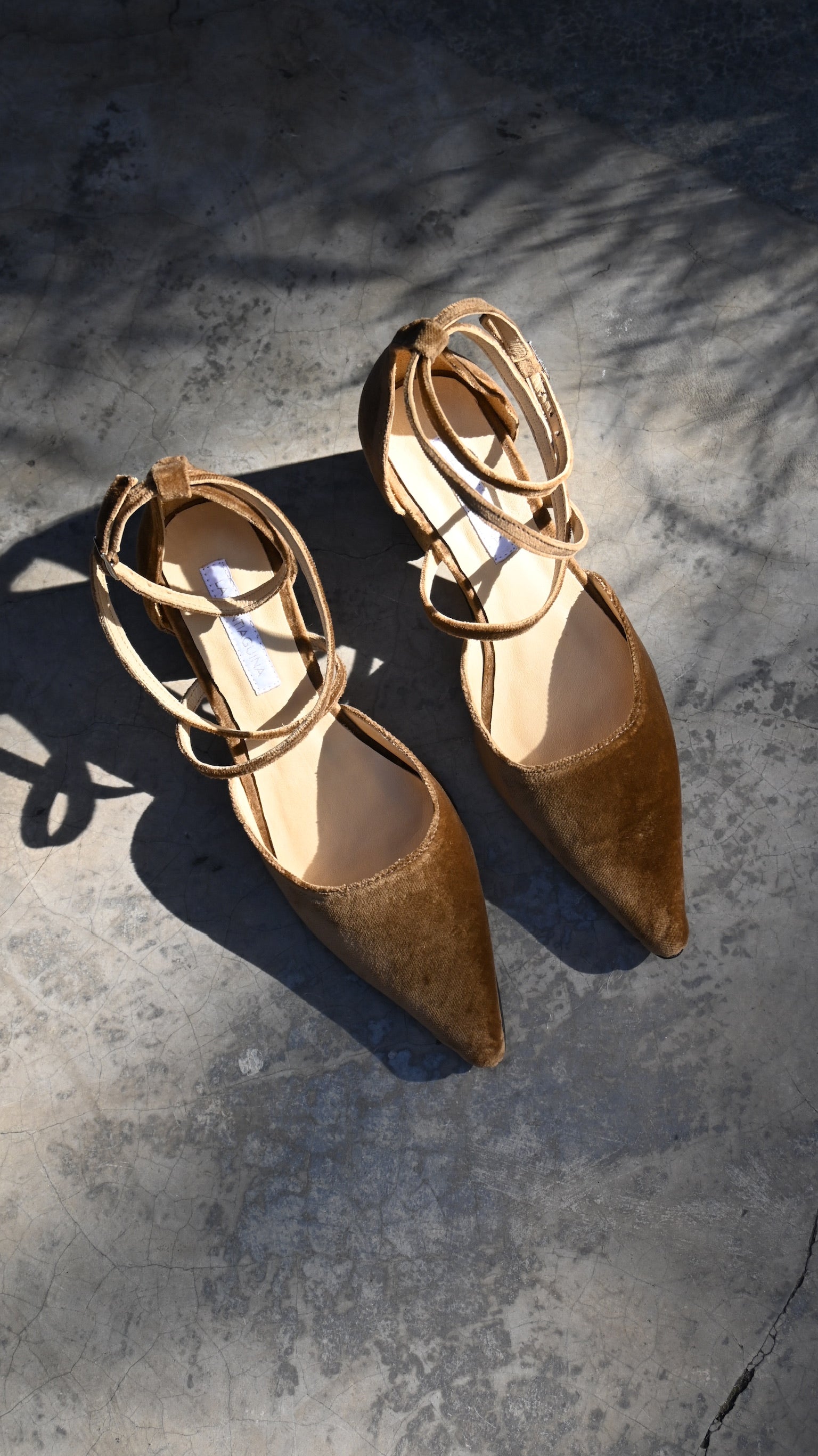 Tacón Victoria Terciopelo Caramelo