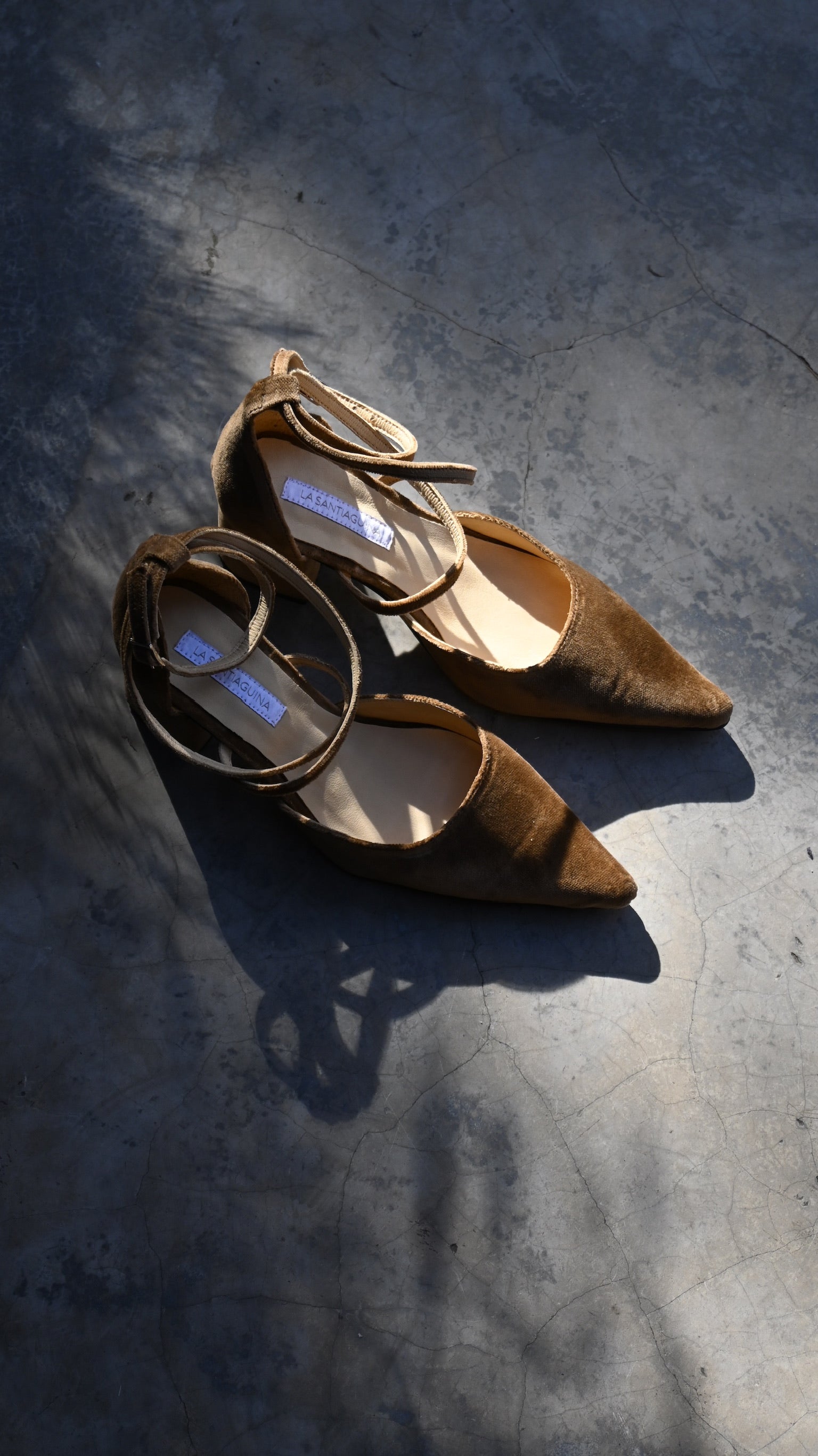 Tacón Victoria Terciopelo Caramelo