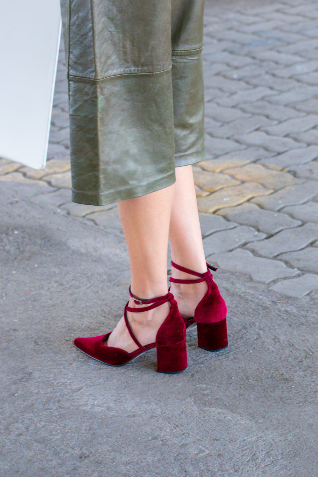 Tacón Victoria Terciopelo Burdeo